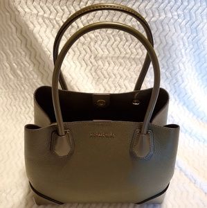 💚NEW Michael Kors OLIVE Mercer Gallery Medium
NWT